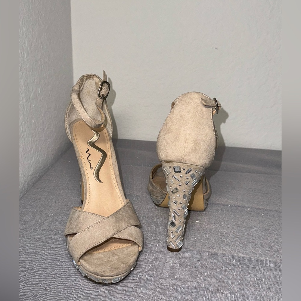 5 for $20 🌹 NINA beige high heels sandals Sz 8